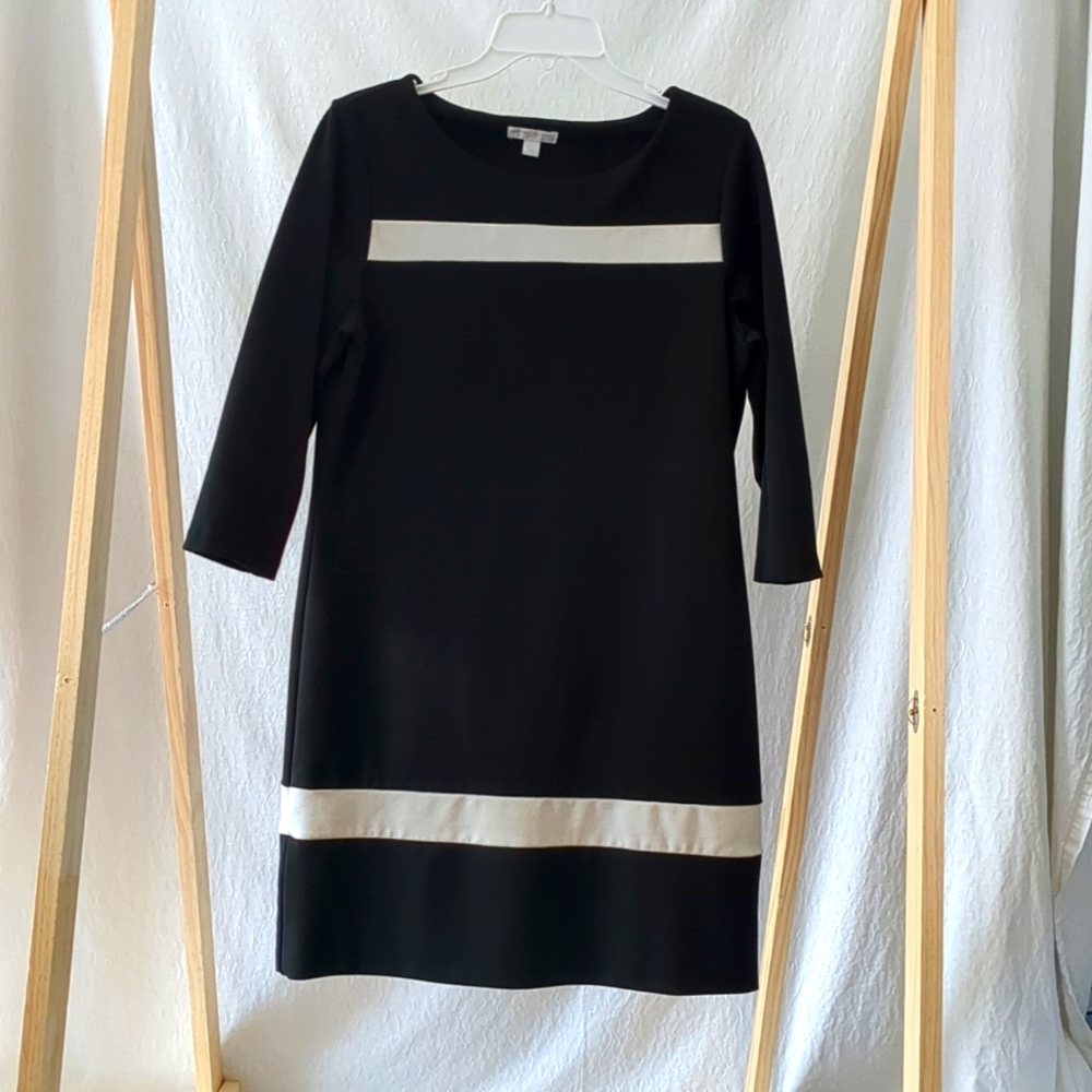 New York & Company Stretch 3/4 Sleeve Dress size M